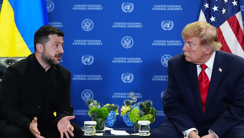 Erh&ouml;ht der US-Pr&auml;sident Donald Trump mit einer geringeren Weitergabe von Aufkl&auml;rungsdaten und einer Starlink-Drosselung den Druck auf den ukrainischen Pr&auml;sidenten Wolodymyr Selenskyj? (Archivbild)