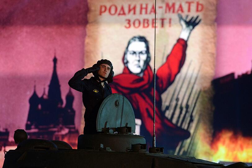 Zum 70. Jahrestag des Sieges der Sowjetunion über Hitlerdeutschland nahm Kremlchef Wladimir Putin die pompöse Waffenschau ab.