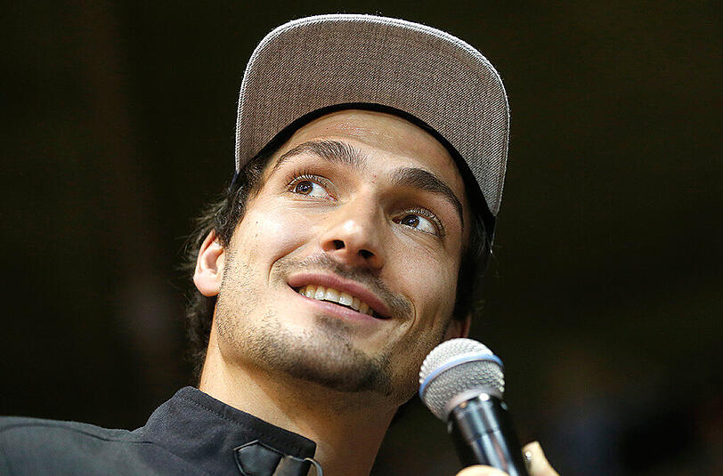 Mats Hummels kam im Sommer zurück nach München. Am Mittwoch warf er selbst ein paar Körbe.