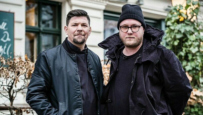 Ungewöhnliches "Kitchen Impossible"-Duell zwischen Tim Mälzer (l.) und Max Strohe. Ungewöhnliches "Kitchen Impossible"-Duell zwischen Tim Mälzer (l.) und Max Strohe.