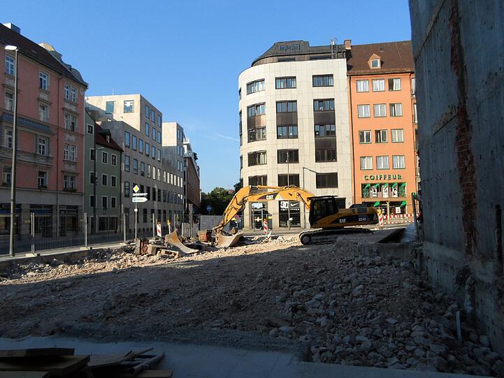 Hier soll schon bald ein repräsentatives Büro- und Geschäftshaus hochgezogen werden.