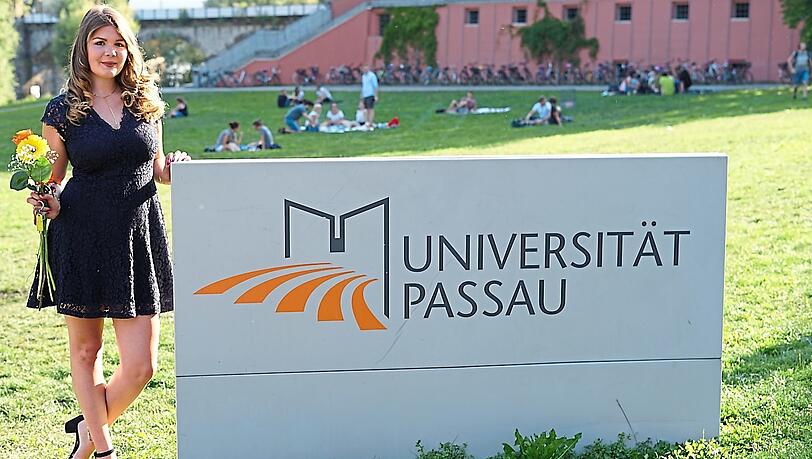 Louisa Klatt bei ihrer Abschlussfeier an der Universität Passau. Louisa Klatt bei ihrer Abschlussfeier an der Universität Passau.