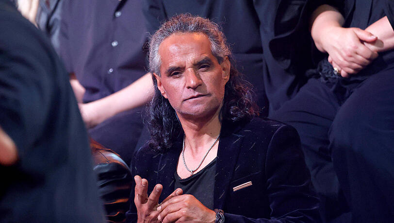 Kritische Blicke bei "Let's Dance": Christine Neubauer meint, Eifersucht spielt im Leben ihres Partners José Campos eine große Rolle. Kritische Blicke bei "Let's Dance": Christine Neubauer meint, Eifersucht spielt im Leben ihres Partners José Campos eine große Rolle.