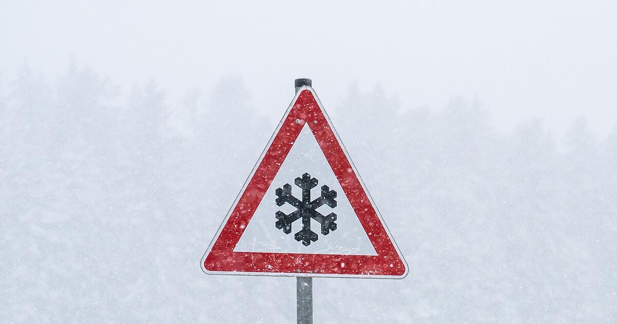 Schnee-und-Glatteis-Stra-en-k-nnen-spiegelglatt-werden