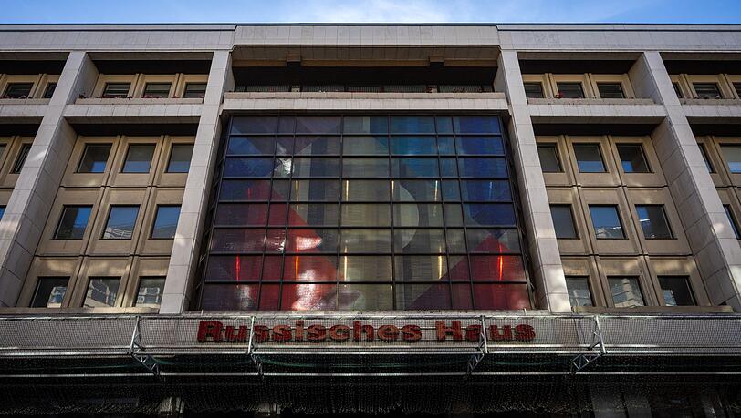 Harmloses Kulturzentrum, Propagandaschleuder oder Spionagenest? Am Russischen Haus scheiden sich die Geister. Harmloses Kulturzentrum, Propagandaschleuder oder Spionagenest? Am Russischen Haus scheiden sich die Geister.
