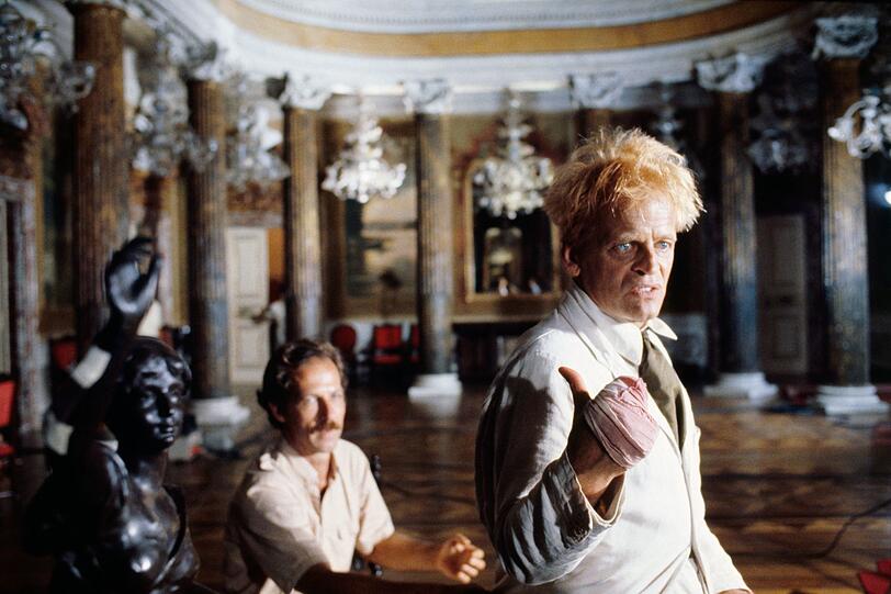 Beim Dreh von "Fitzcarraldo": Der Regisseur Werner Herzog (links) und sein "liebster Feind" Klaus Kinski lebten in einer gef&auml;hrlichen Symbiose.