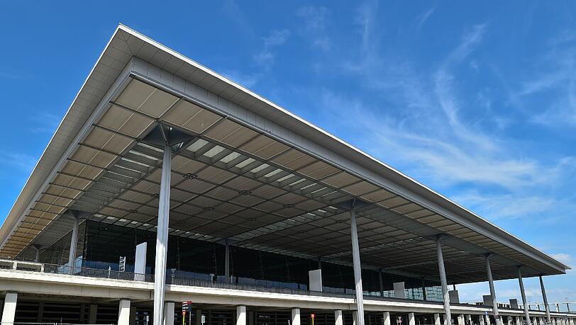 Hat drei Jahren vergeblicher Suche einen neuen Generalplaner: der Hauptstadtflughafen BER. Hat drei Jahren vergeblicher Suche einen neuen Generalplaner: der Hauptstadtflughafen BER.