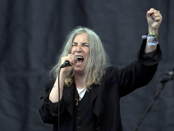 Patti Smith schaut sich die Kommentare auf ihrer Instagram-Seite ganz genau an.