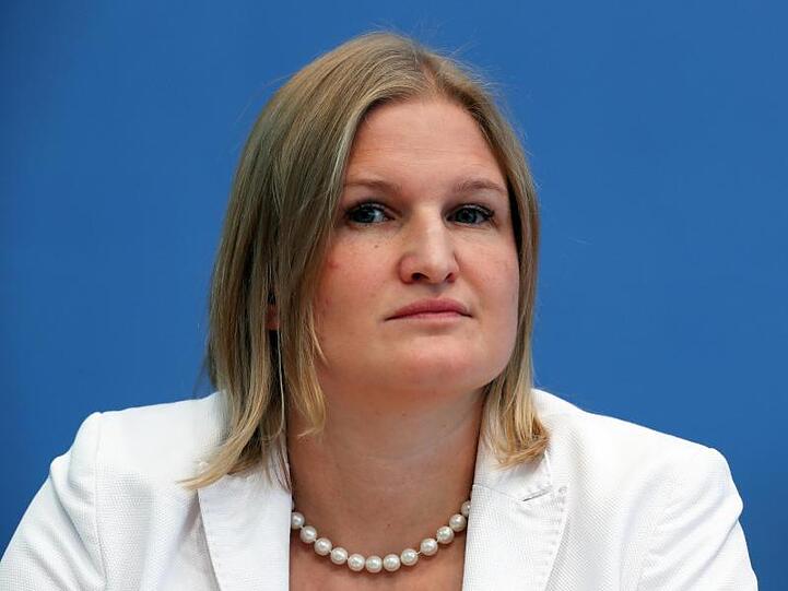 Katrin Ebner-Steiner, stellvertretende Landesvorsitzende der AfD in Bayern, bei der Bundespressekonferenz in Berlin. Foto: Jens Büttner/Archiv