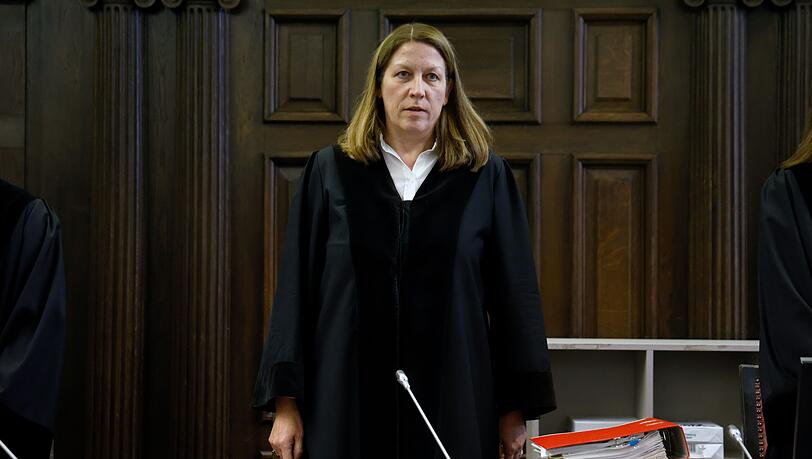 Die Vorsitzende Richterin im Block-Prozess muss wegen eines Krankheitsfalls die Terminplanung ändern. Die Vorsitzende Richterin im Block-Prozess muss wegen eines Krankheitsfalls die Terminplanung ändern.