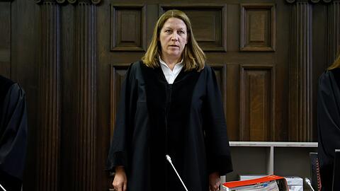 Die Vorsitzende Richterin im Block-Prozess muss wegen eines Krankheitsfalls die Terminplanung ändern.