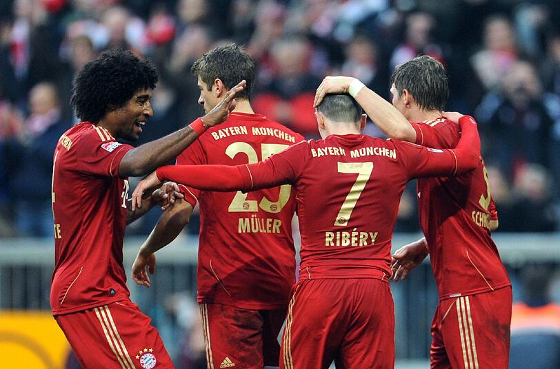 Kantersieg der Bayern gegen Hannover 96. Mit 5:0 demontieren die Bayern das Team von Mirko Slomka. Die Bilder vom Spiel.