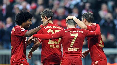 Kantersieg der Bayern gegen Hannover 96. Mit 5:0 demontieren die Bayern das Team von Mirko Slomka. Die Bilder vom Spiel.