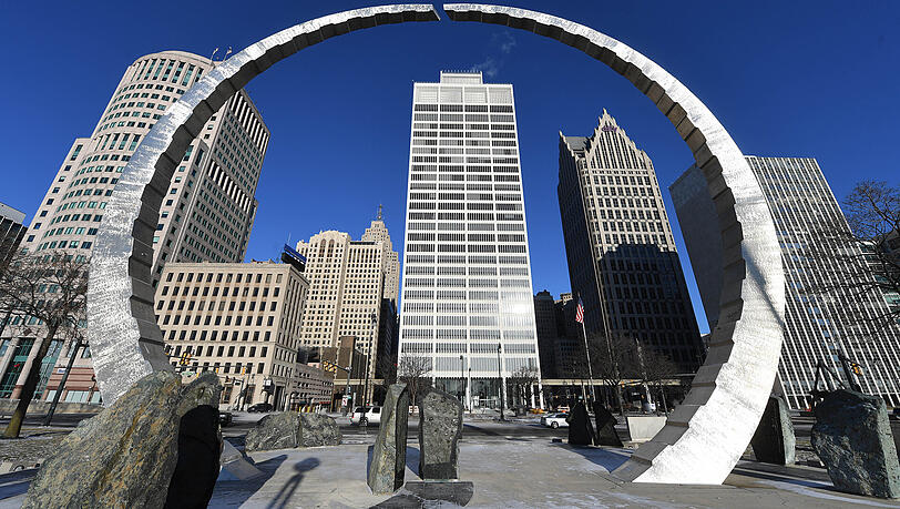 Die Skyline in Detroit. Die North American International Auto Show (NAIAS) öffnet ihre Pforten ab dem 09.01.2017 zunächst nur für die Presse und Händler, ab dem 14. Januar bis zum 22. Januar dann auch für Privatbesucher. Die Skyline in Detroit. Die North American International Auto Show (NAIAS) öffnet ihre Pforten ab dem 09.01.2017 zunächst nur für die Presse und Händler, ab dem 14. Januar bis zum 22. Januar dann auch für Privatbesucher.
