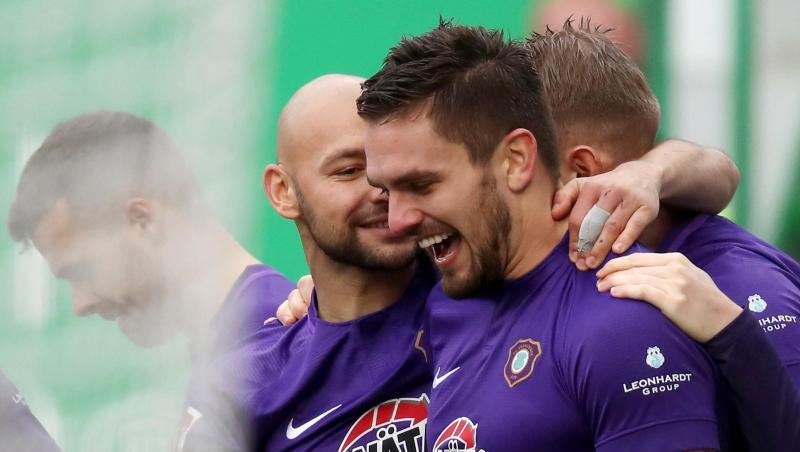 Aues Spieler bejubeln den Treffer zum 2:0 beim Auswärtssieg in Fürth. Aues Spieler bejubeln den Treffer zum 2:0 beim Auswärtssieg in Fürth.