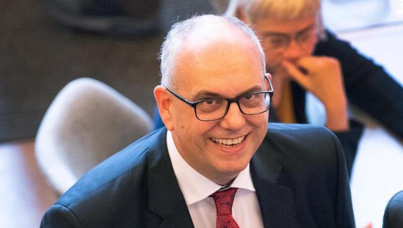 Andreas Bovenschulte (SPD) löst Carsten Sieling (ebenfalls SPD) als Regierungschef in Bremen ab. Andreas Bovenschulte (SPD) löst Carsten Sieling (ebenfalls SPD) als Regierungschef in Bremen ab.