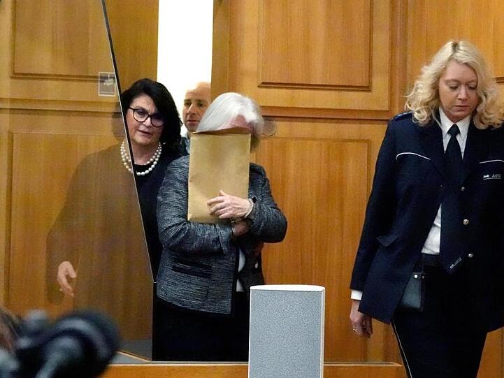 Die Angeklagte wird beschuldigt, ein siebenjähriges Pflegekind getötet zu haben (Archivbild).