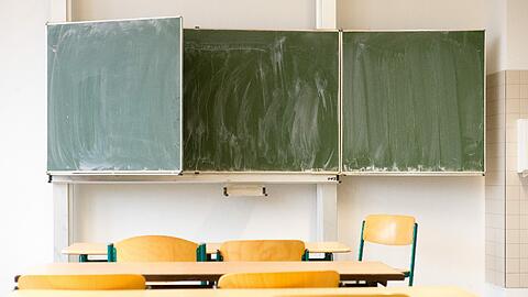 In erster Linie sind Lehrer mit befristeten Verträgen betroffen. Foto: Peter Endig/Archiv
