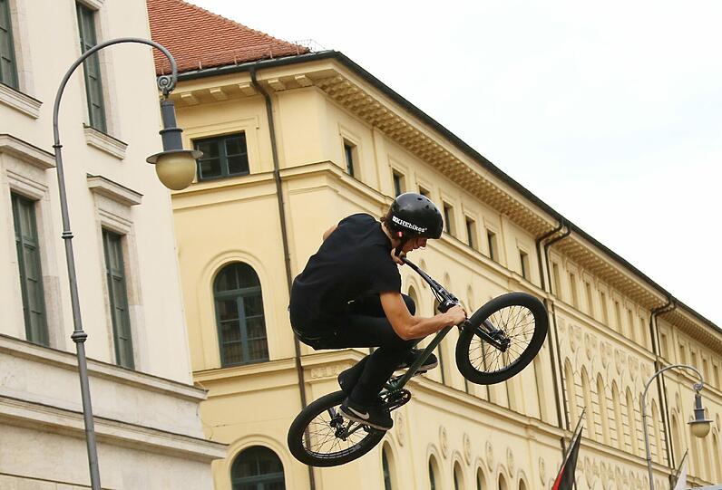 Gute Stimmung in Schwabing und der Maxvorstadt: Beim Streetlife-Festival hatten die Münchner auch heuer bei zahlreichen Angeboten und Shows viel Spaß. Die Bilder.
