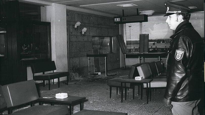 10. Februar 1970: Die zerstörte Transithalle am Flughafen in Riem.