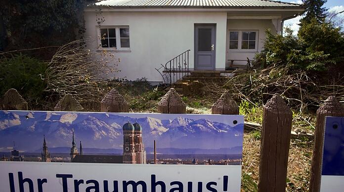 Aus der Traum: Leerstand op een dieser Münchner Baustelle.  Het lijkt erop dat dit nieuw is.  Stattdessen verwuchert alles, weil's keiner kauft und Bauen zu teuer zijnt.