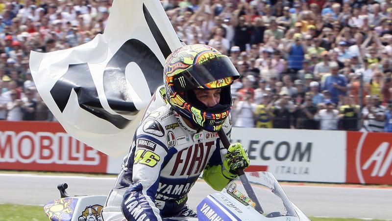Auf dem Motorrad kann Valentino Rossi sich am Sonntag seinen siebten WM-Titel sichern. Danach könnte er ins Rallye-Lager wechseln. Auf dem Motorrad kann Valentino Rossi sich am Sonntag seinen siebten WM-Titel sichern. Danach könnte er ins Rallye-Lager wechseln.