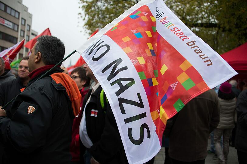 Insgesamt wurden rund 4600 Gegendemonstranten gezählt.