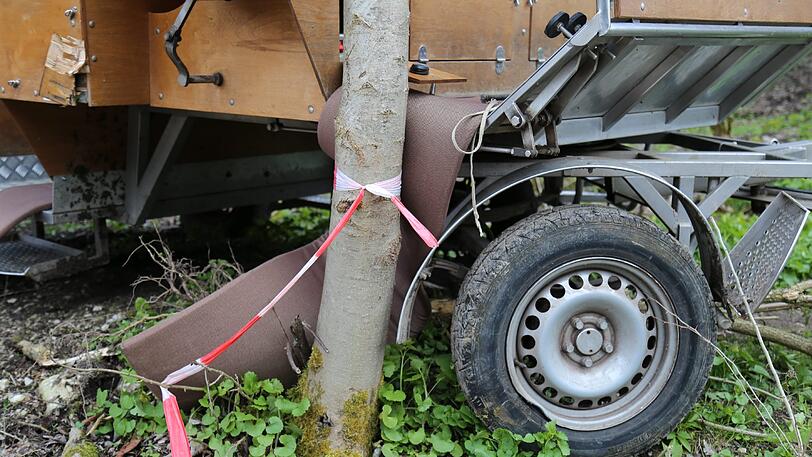 Am Schloss Neuschwanstein wurden bei einem schweren Unfall mit einer Pferdekutsche vier Menschen verletzt - die Fotos vom Unfallort...
