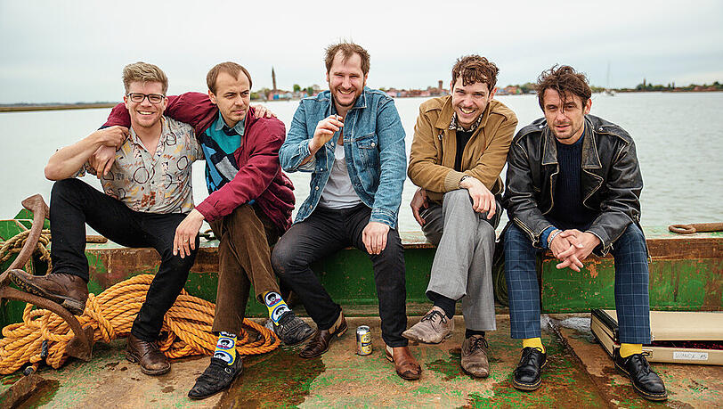 Die Band Wanda ist immer noch da: Mit ihrem vierten Album läuten sie eine neue Ära ein Die Band Wanda ist immer noch da: Mit ihrem vierten Album läuten sie eine neue Ära ein