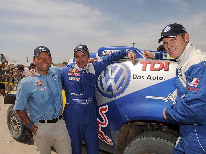 VW-Motorsportchef Nissen, Pilot de Villiers und Beifahrer von Zitzewitz (v.l.).