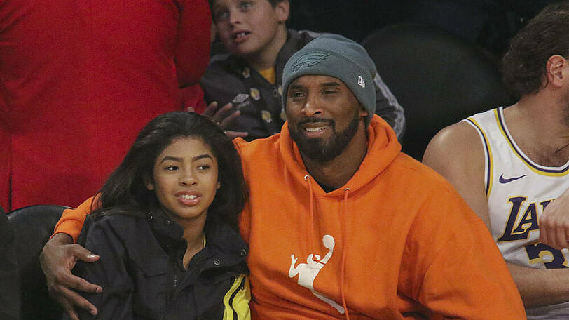 Kobe Bryant mit seiner Tochter Gianna bei einem Basketball-Match Ende Dezember 2019.
