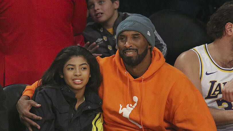 Kobe Bryant mit seiner Tochter Gianna bei einem Basketball-Match Ende Dezember 2019. Kobe Bryant mit seiner Tochter Gianna bei einem Basketball-Match Ende Dezember 2019.