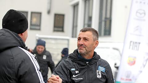 Alles Gute, Chefcoach: 1860-Trainer Michael Köllner feierte am 29. Dezember am Trainingsgelände seinen 53. Geburtstag.