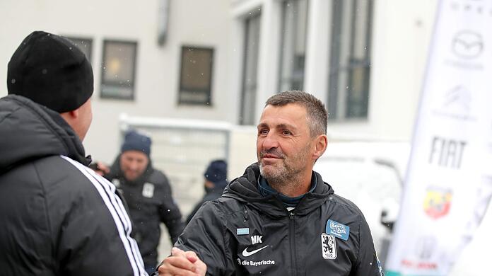 Alles Gute, Chefcoach: 1860-Trainer Michael Köllner feierte am 29. Dezember am Trainingsgelände seinen 53. Geburtstag.
