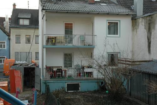 Von der Terrasse im Erdgeschoss ballerte ein Unbekannter in das Haus von Bartholomäus Haas in Pfaffenhofen