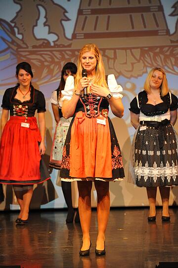 Finalistin Daniela Engel (23) bedankt sich bei der Jury.