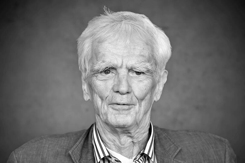 Der Grünen-Mitbegründer Hans-Christian Ströbele starb am 29. August im Alter von 83 Jahren nach langer Krankheit.
