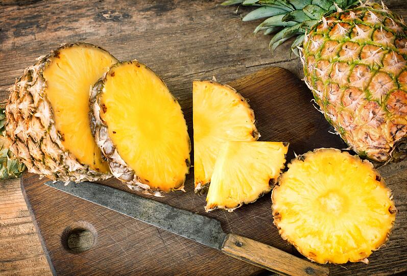 Das Geniale an einer Ananas ist: Beim Verzehr verbrennt man mehr Kalorien, als man zu sich nimmt. Wichtig: Am besten pur und morgens verzehren, damit der Effekt erzielt wird und der Stoffwechsel auf Hochtouren l&auml;uft.
