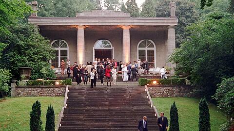 1997 stellte Lagerfeld sein Parfüm "Villa Jako" in seinem Zuhause vor.
