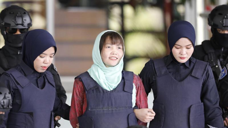 Die angeklagte 30-jährige Vietnamesin verlässt in Begleitung von Polizistinnen das Gerichtsgebäude in Shah Alam. Die angeklagte 30-jährige Vietnamesin verlässt in Begleitung von Polizistinnen das Gerichtsgebäude in Shah Alam.