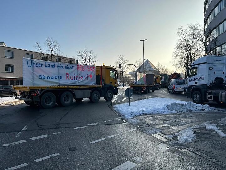 Lkw auf dem Weg zur Theresienwiese.
