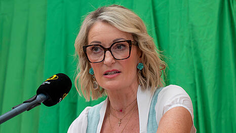 Monika Gruber wird f&uuml;r ihren Dialekt manchmal angefeindet.