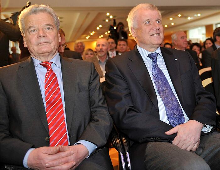 Der künftige Bundespräsident Joachim Gauck zu Besuch bei der CSU in München - die Bilder.