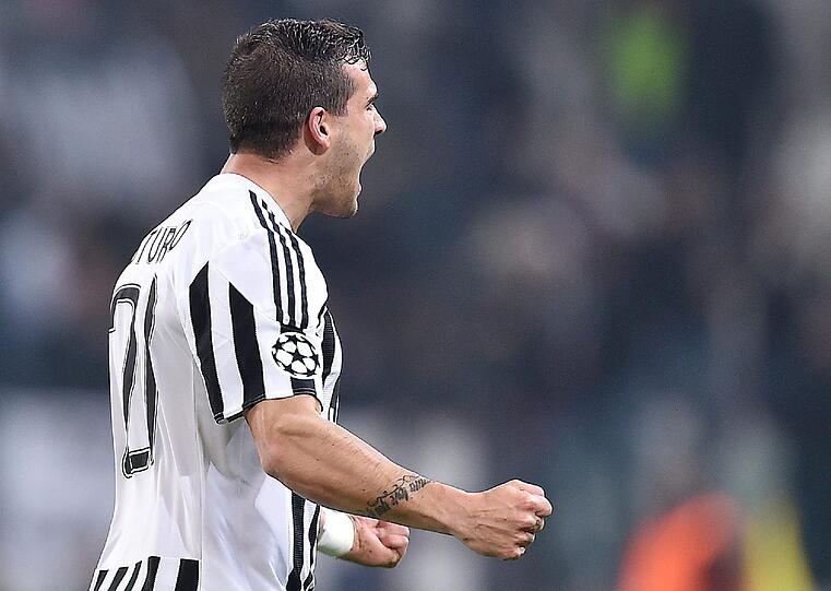 ...Sturaro, der im Hinspiel reinkam und das 2:2 erzielte, muss den verletzten Marchisio ersetzen. Fürs Juve-Zentrum in der Startformation fast zu offensiv. Deshalb Punkt an Thiago.&ldquo; Stand: 6:1 für Bayern