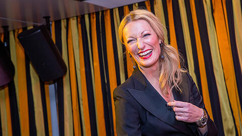 Hat einen neuen Partner an ihrer Seite: Monika Gruber.