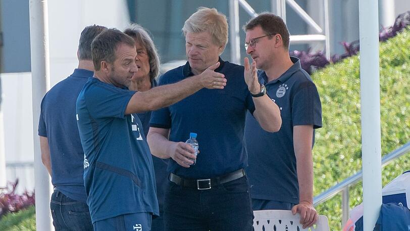Oliver Kahn (2. v.r.) und Hansi Flick