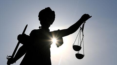 Dem 21-jährige Drogendealer wird aktuell vor dem Landgericht der Prozess gemacht. (Symbolbild)