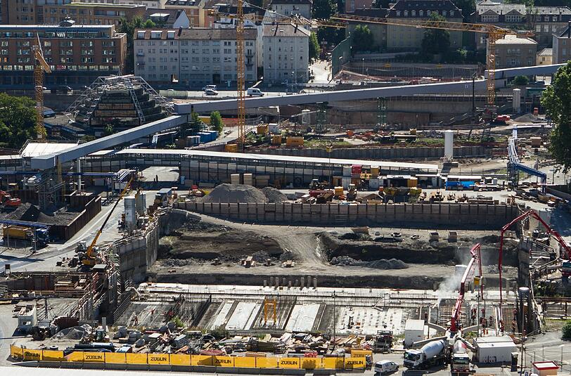 Das umstrittene Bahn-Großprojekt Stuttgart 21 könnte bis zu drei Milliarden Euro teurer werden. Foto: Silas Stein