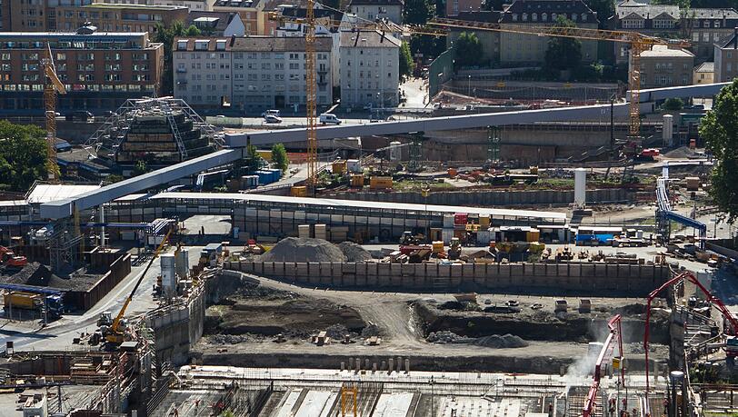 Das umstrittene Bahn-Großprojekt Stuttgart 21 könnte bis zu drei Milliarden Euro teurer werden. Foto: Silas Stein Das umstrittene Bahn-Großprojekt Stuttgart 21 könnte bis zu drei Milliarden Euro teurer werden. Foto: Silas Stein