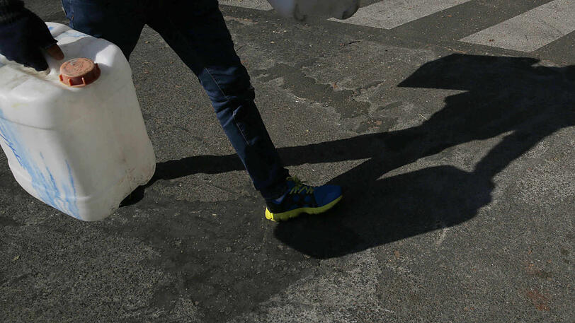 Wer die Kanister verbotenerweise abgestellt hat, ist noch unklar. (Symbolbild)